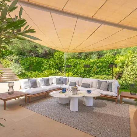 Read My Host Profile Before Request ### Luxury Sea View Villa 케인즈수르메르