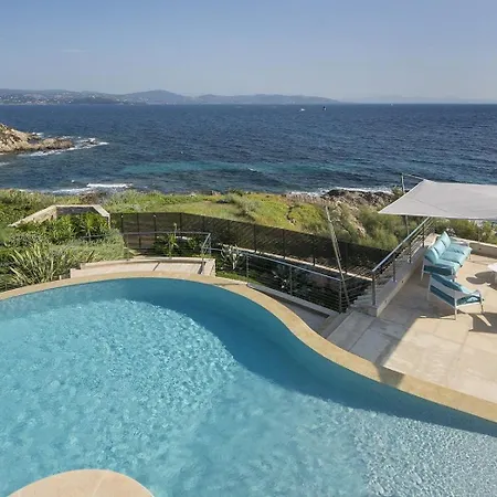 Read My Host Profile Before Request ### Luxury Sea View Villa 아파트 케인즈수르메르