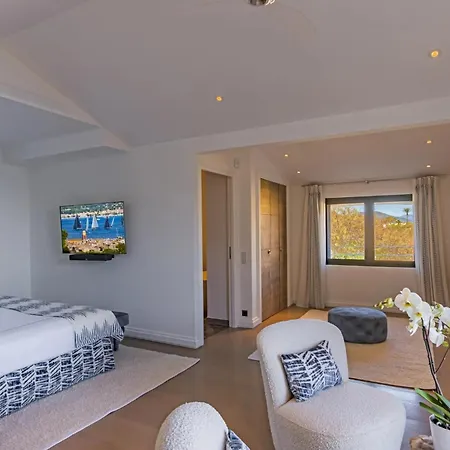 Read My Host Profile Before Request ### Luxury Sea View Villa * 케인즈수르메르